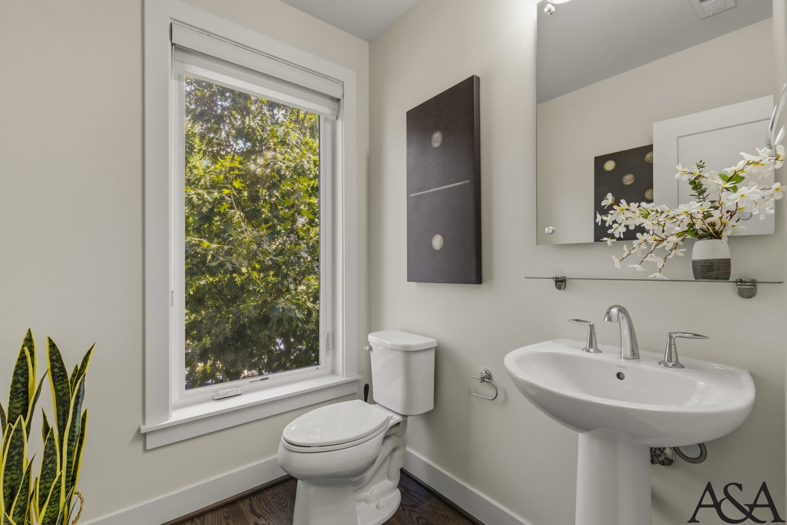 AA-0047_6717-Eames-Way_Powder-Room_01